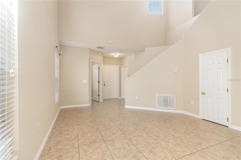 合同活跃: $324,900 (3 贝兹, 2 浴室, 1638 平方英尺)