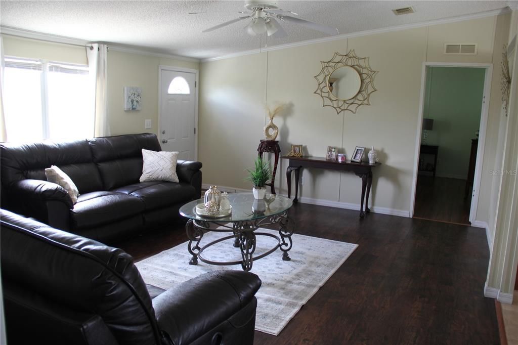 На продажу: $399,000 (3 спален, 2 ванн, 2170 Квадратных фут)