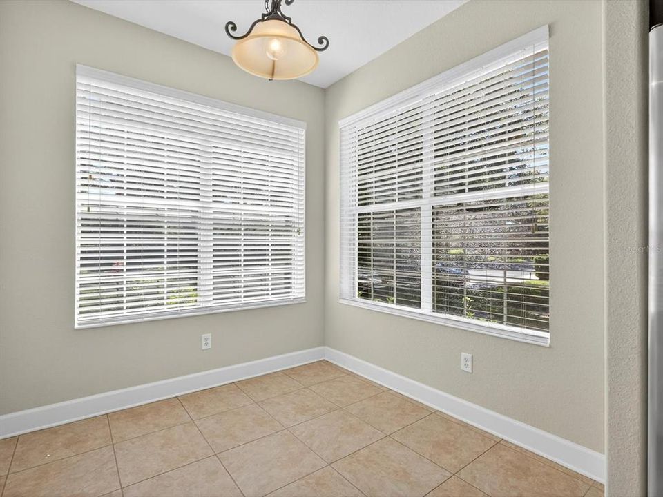 На продажу: $375,000 (3 спален, 2 ванн, 2402 Квадратных фут)