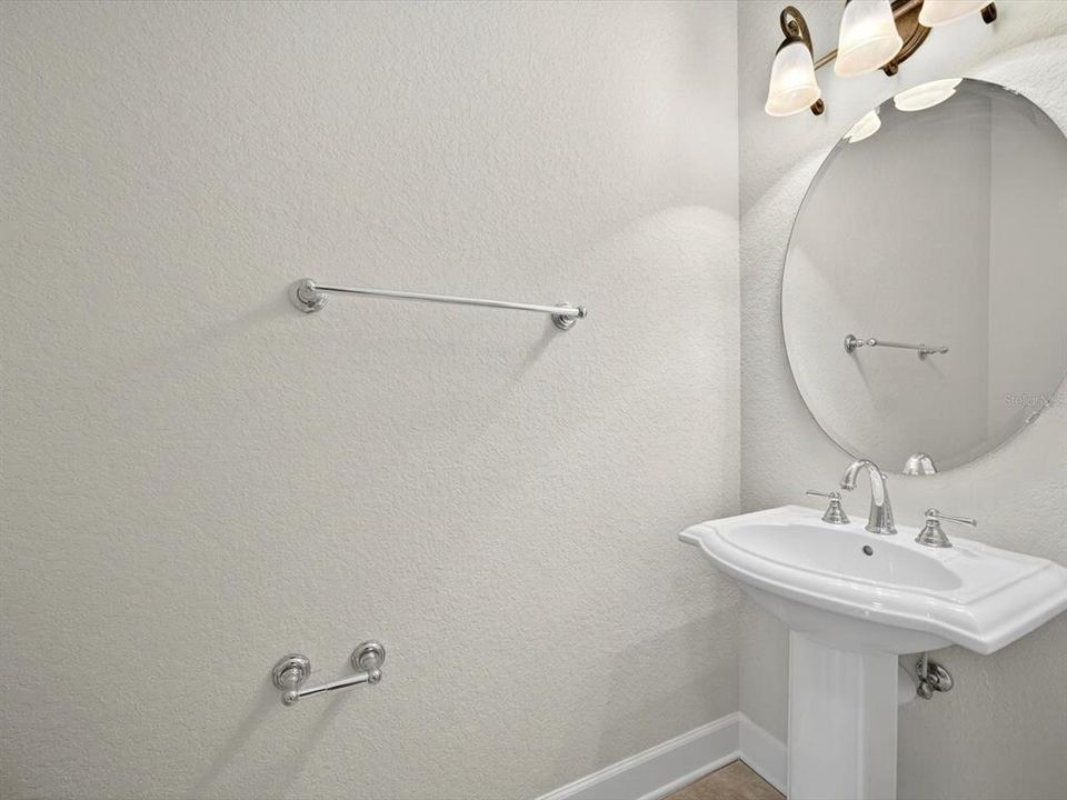 На продажу: $375,000 (3 спален, 2 ванн, 2402 Квадратных фут)