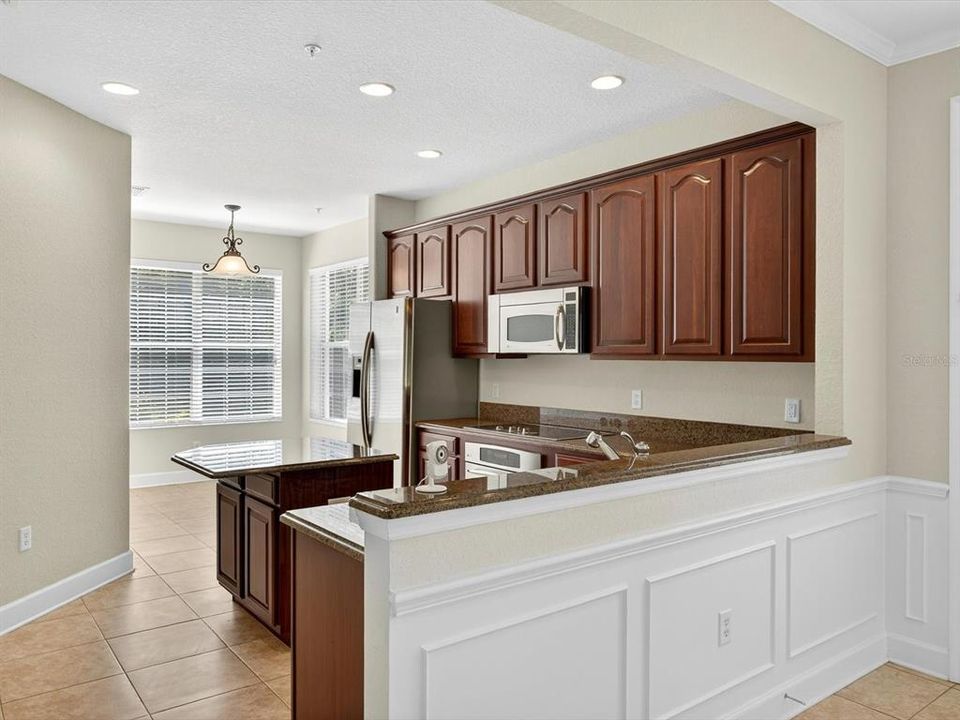 На продажу: $375,000 (3 спален, 2 ванн, 2402 Квадратных фут)