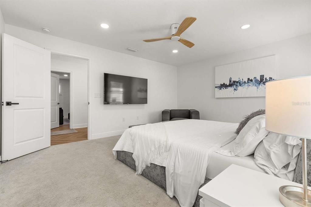 合同活跃: $6,500 (5 贝兹, 2 浴室, 2154 平方英尺)