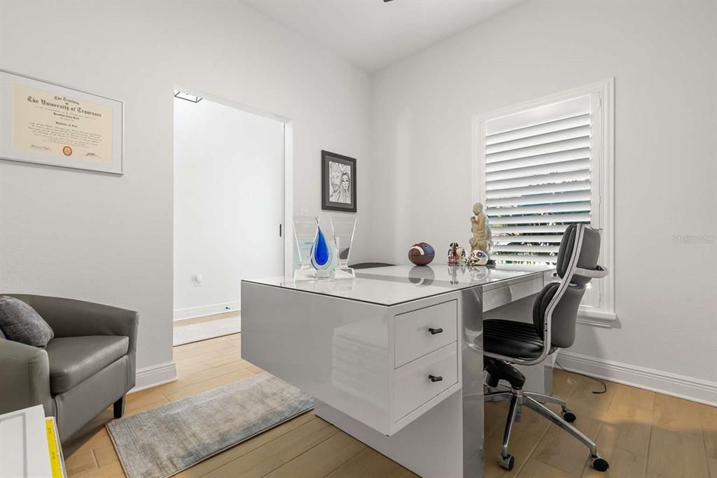 合同活跃: $6,500 (5 贝兹, 2 浴室, 2154 平方英尺)