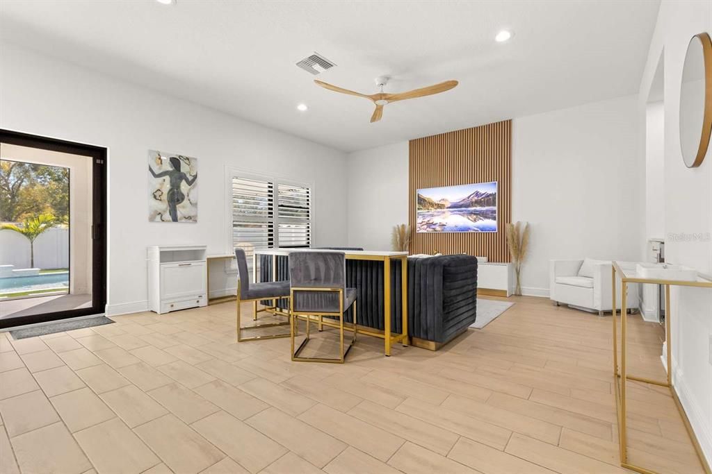 合同活跃: $6,500 (5 贝兹, 2 浴室, 2154 平方英尺)