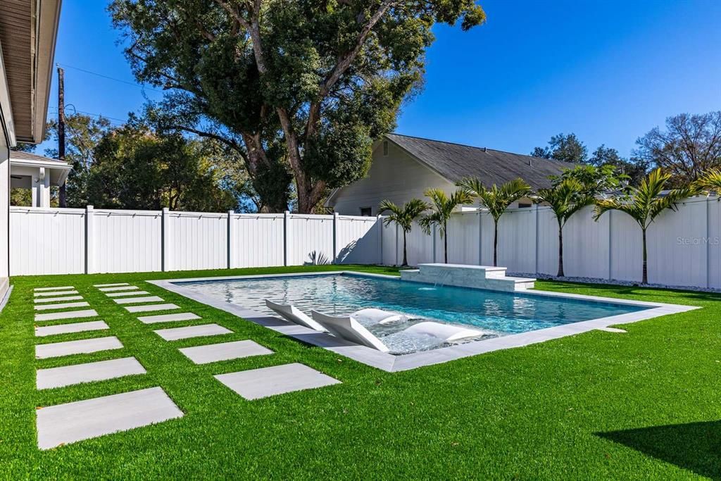 合同活跃: $6,500 (5 贝兹, 2 浴室, 2154 平方英尺)