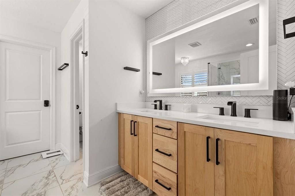 合同活跃: $6,500 (5 贝兹, 2 浴室, 2154 平方英尺)