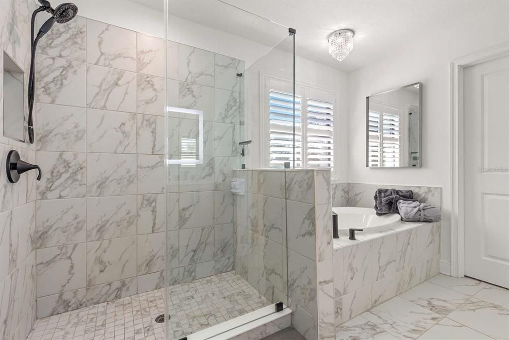 合同活跃: $6,500 (5 贝兹, 2 浴室, 2154 平方英尺)