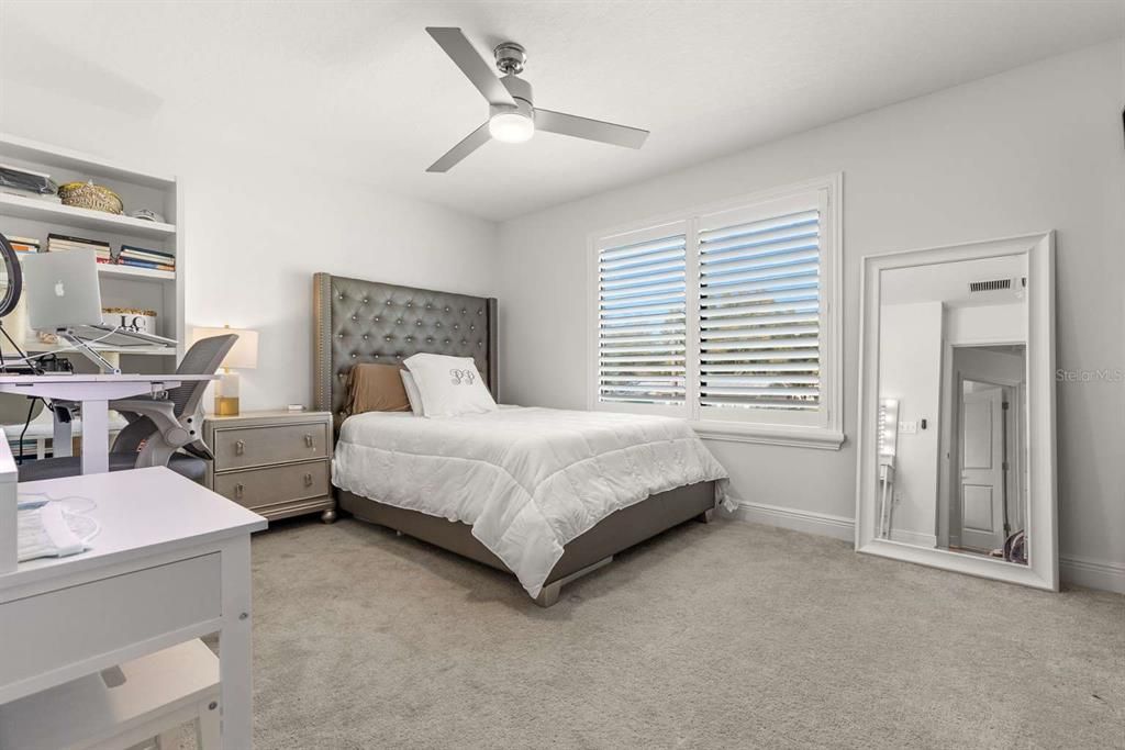 合同活跃: $6,500 (5 贝兹, 2 浴室, 2154 平方英尺)