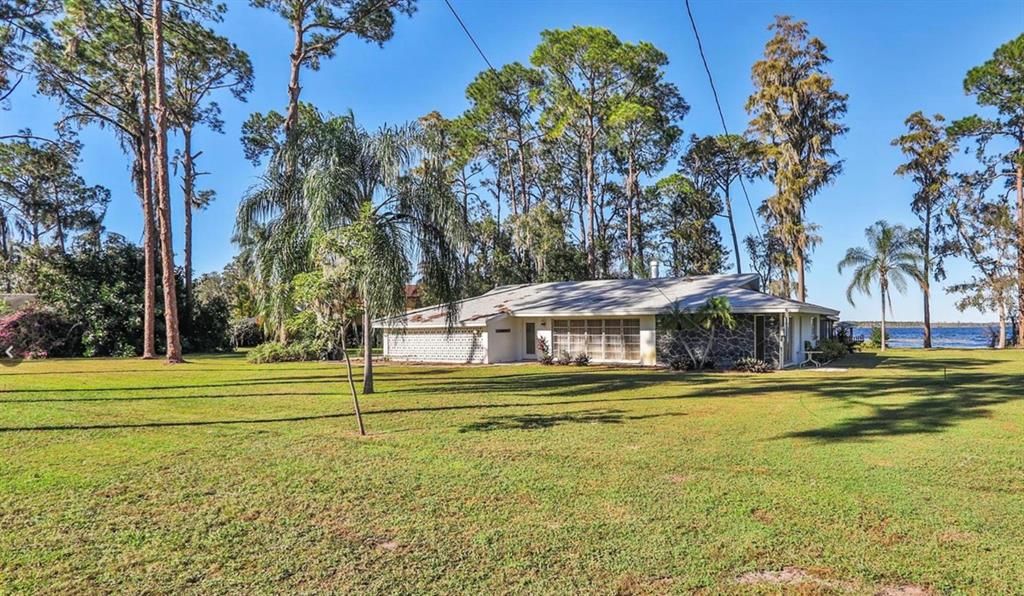 Recently Sold: $2,500,000 (3 beds, 2 baths, 2348 Square Feet)