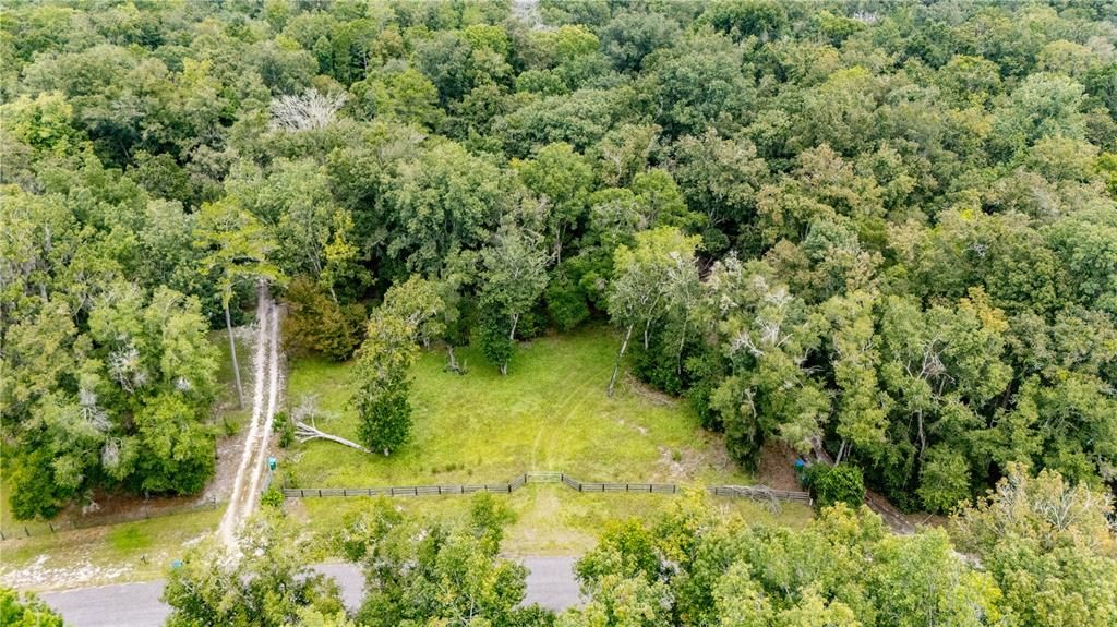 待售: $800,000 (13.72 acres)