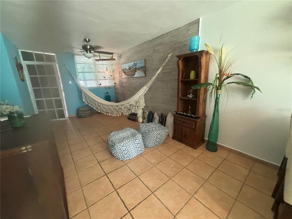 出租: $1,600 (3 贝兹, 2 浴室, 1200 平方英尺)