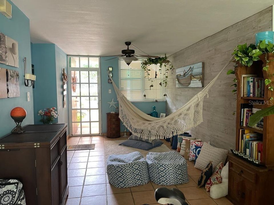 出租: $1,600 (3 贝兹, 2 浴室, 1200 平方英尺)