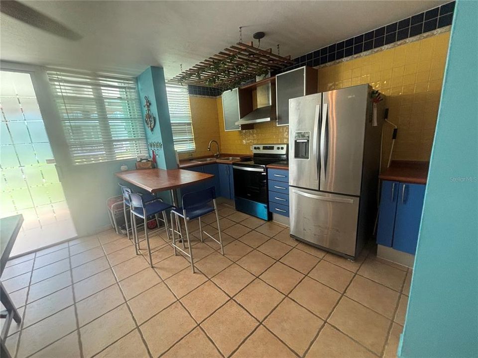 出租: $1,600 (3 贝兹, 2 浴室, 1200 平方英尺)