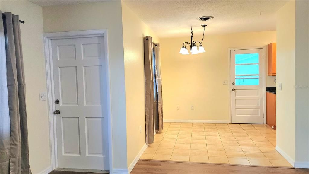 For Rent: $1,595 (2 beds, 1 baths, 875 Square Feet)