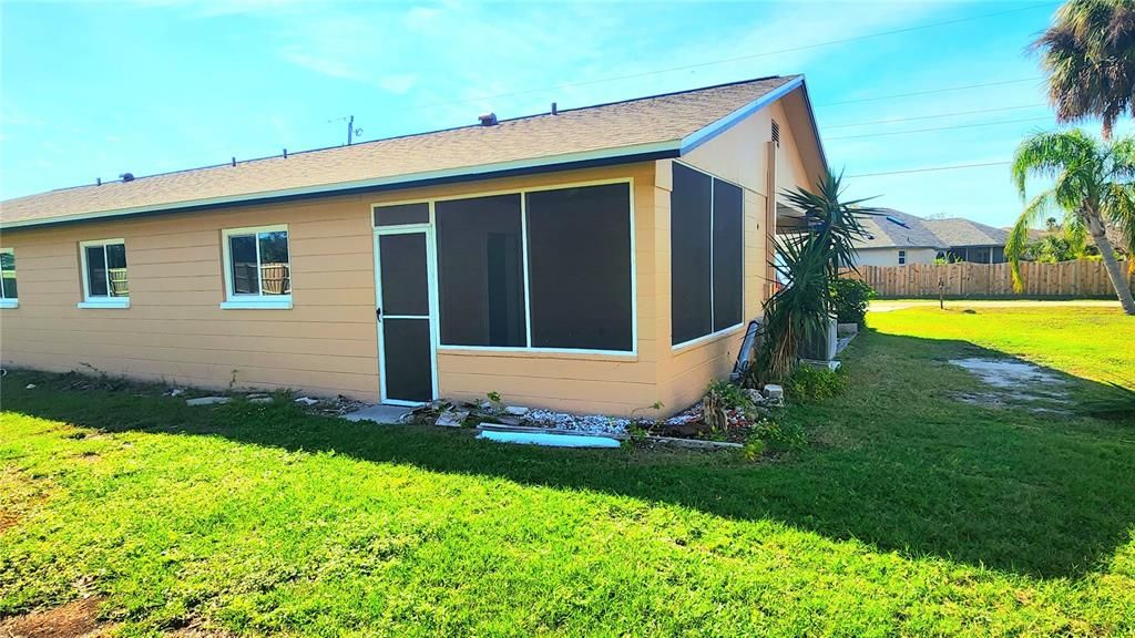 For Rent: $1,595 (2 beds, 1 baths, 875 Square Feet)