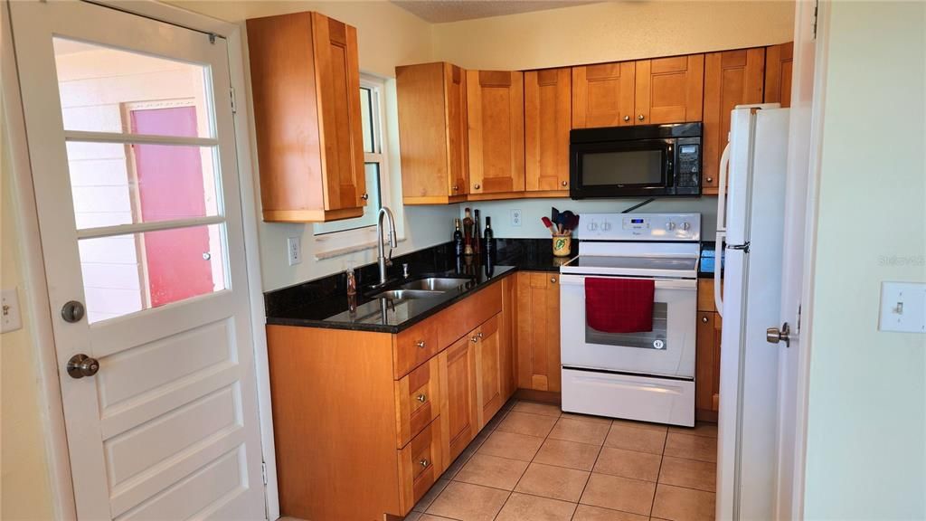 For Rent: $1,595 (2 beds, 1 baths, 875 Square Feet)