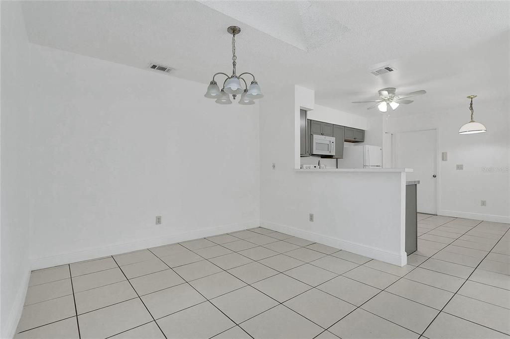 For Sale: $315,000 (3 beds, 2 baths, 1238 Square Feet)