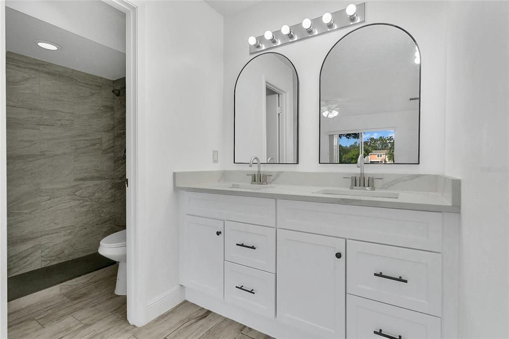 For Sale: $315,000 (3 beds, 2 baths, 1238 Square Feet)