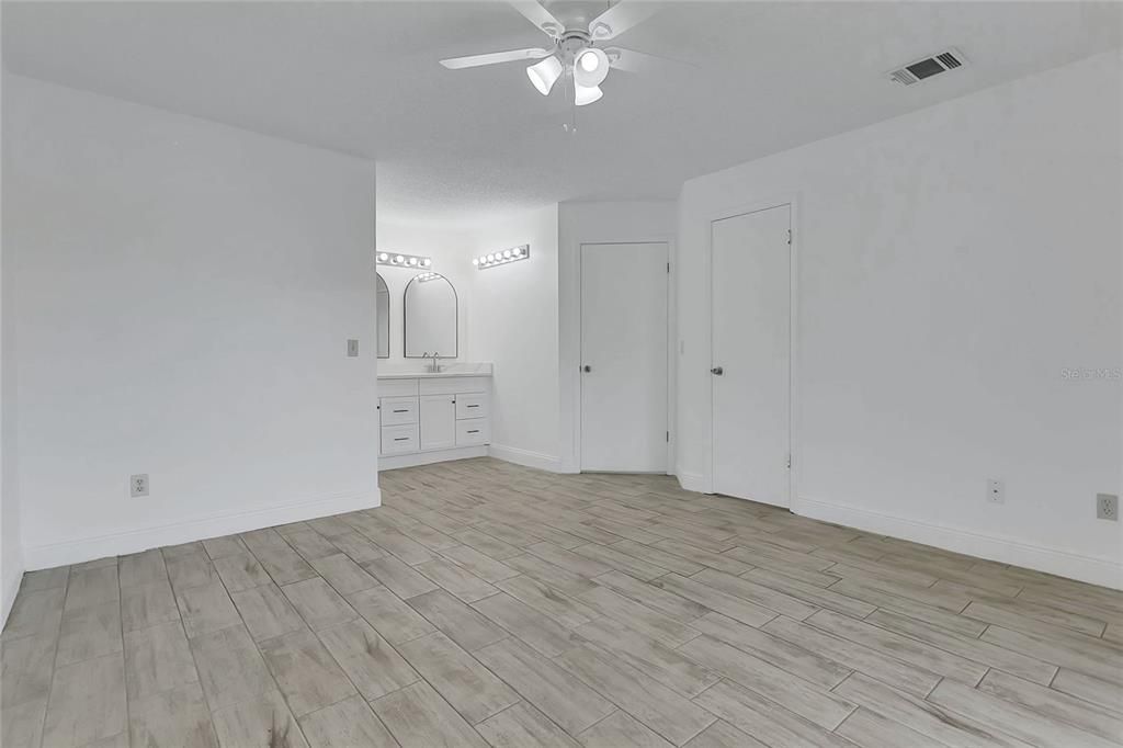 For Sale: $315,000 (3 beds, 2 baths, 1238 Square Feet)