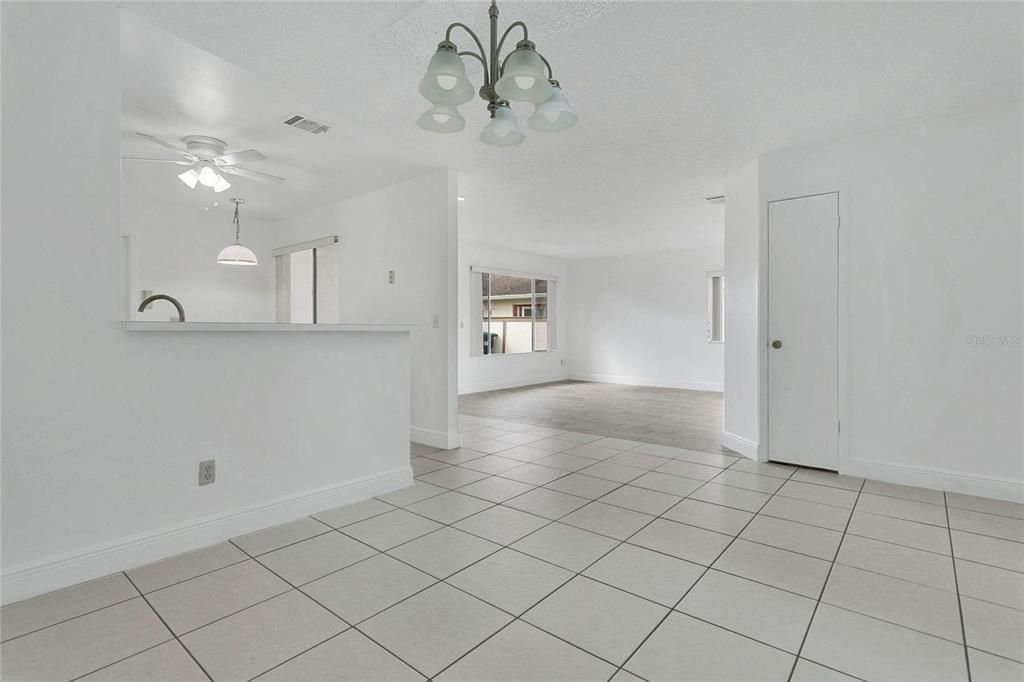 For Sale: $315,000 (3 beds, 2 baths, 1238 Square Feet)