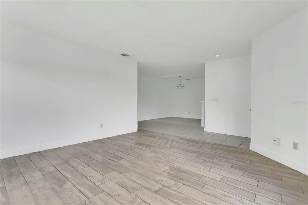 For Sale: $315,000 (3 beds, 2 baths, 1238 Square Feet)