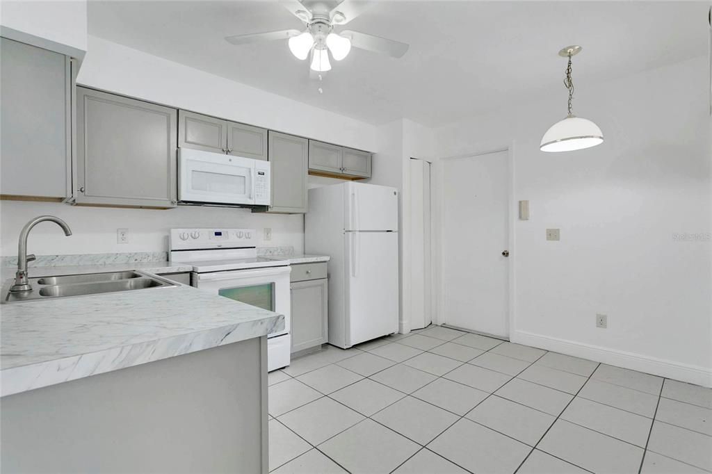 For Sale: $315,000 (3 beds, 2 baths, 1238 Square Feet)