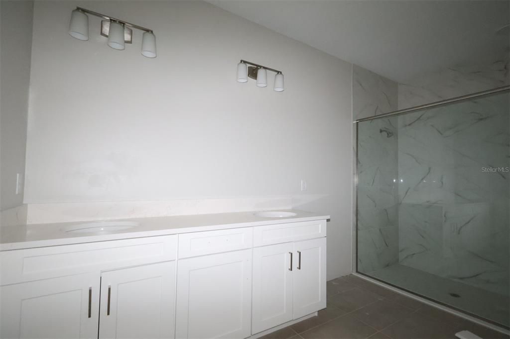 待售: $1,001,990 (5 贝兹, 5 浴室, 4977 平方英尺)