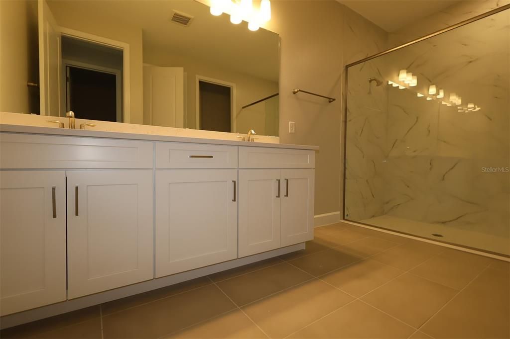 待售: $1,001,990 (5 贝兹, 5 浴室, 4977 平方英尺)