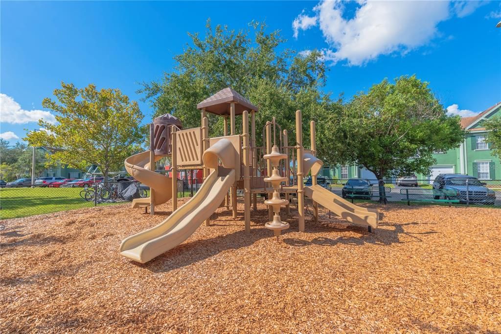 Activo con contrato: $180,000 (1 camas, 1 baños, 904 Pies cuadrados)