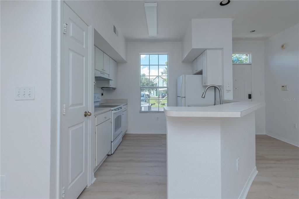 Activo con contrato: $180,000 (1 camas, 1 baños, 904 Pies cuadrados)