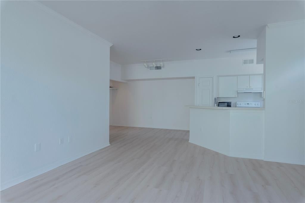 Activo con contrato: $180,000 (1 camas, 1 baños, 904 Pies cuadrados)