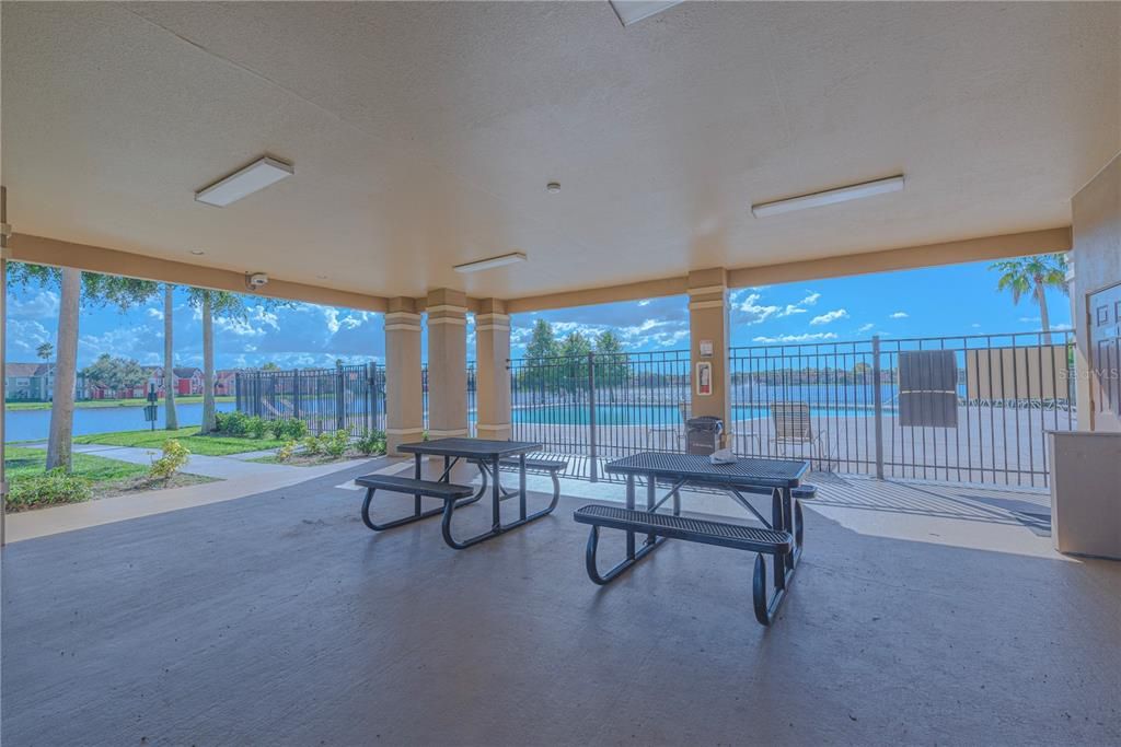 Activo con contrato: $180,000 (1 camas, 1 baños, 904 Pies cuadrados)