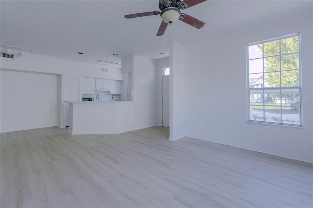 Activo con contrato: $180,000 (1 camas, 1 baños, 904 Pies cuadrados)