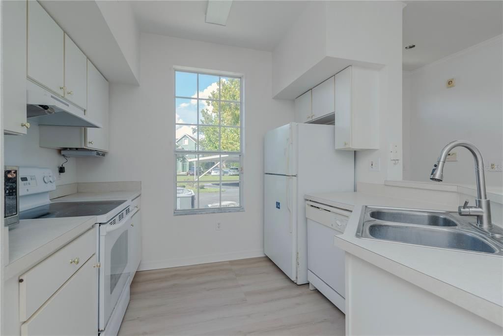 Activo con contrato: $180,000 (1 camas, 1 baños, 904 Pies cuadrados)