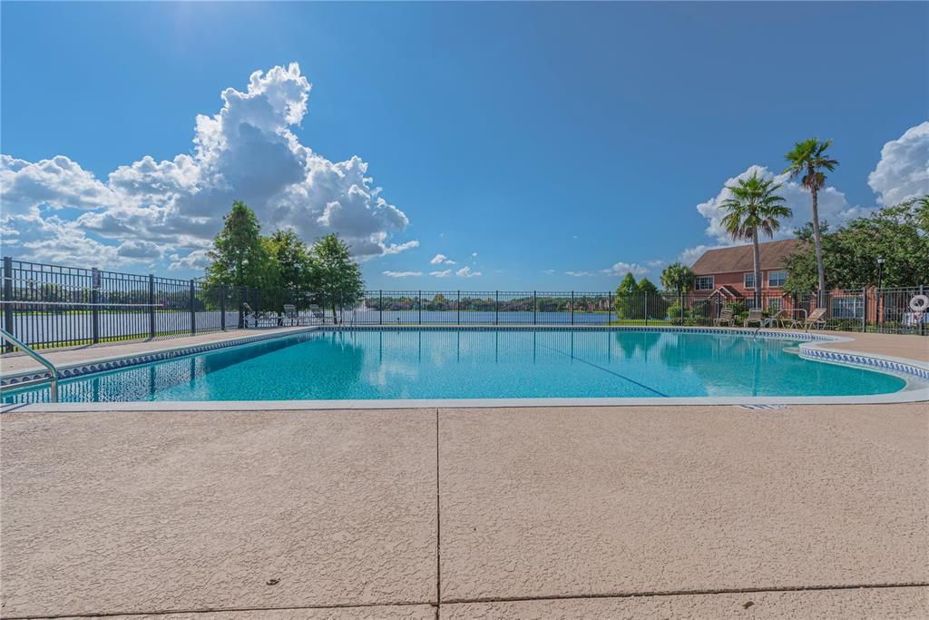 Activo con contrato: $180,000 (1 camas, 1 baños, 904 Pies cuadrados)