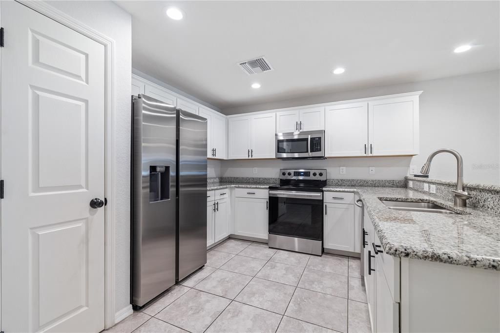 Active With Contract: $260,000 (3 beds, 2 baths, 1810 Square Feet)