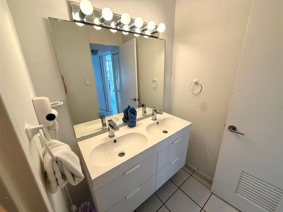 На продажу: $475,000 (1 спален, 1 ванн, 833 Квадратных фут)