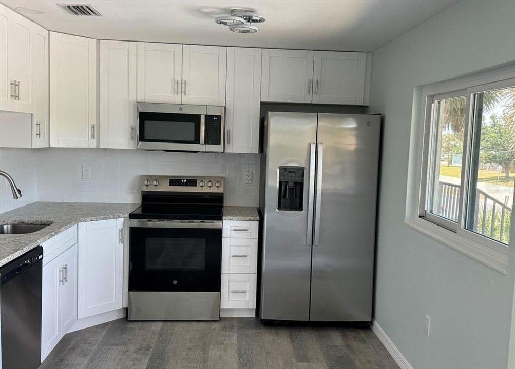 出租: $1,750 (2 贝兹, 1 浴室, 707 平方英尺)