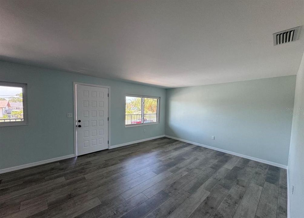 出租: $1,750 (2 贝兹, 1 浴室, 707 平方英尺)