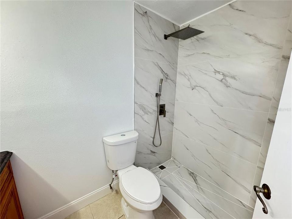 For Sale: $209,900 (2 beds, 2 baths, 937 Square Feet)