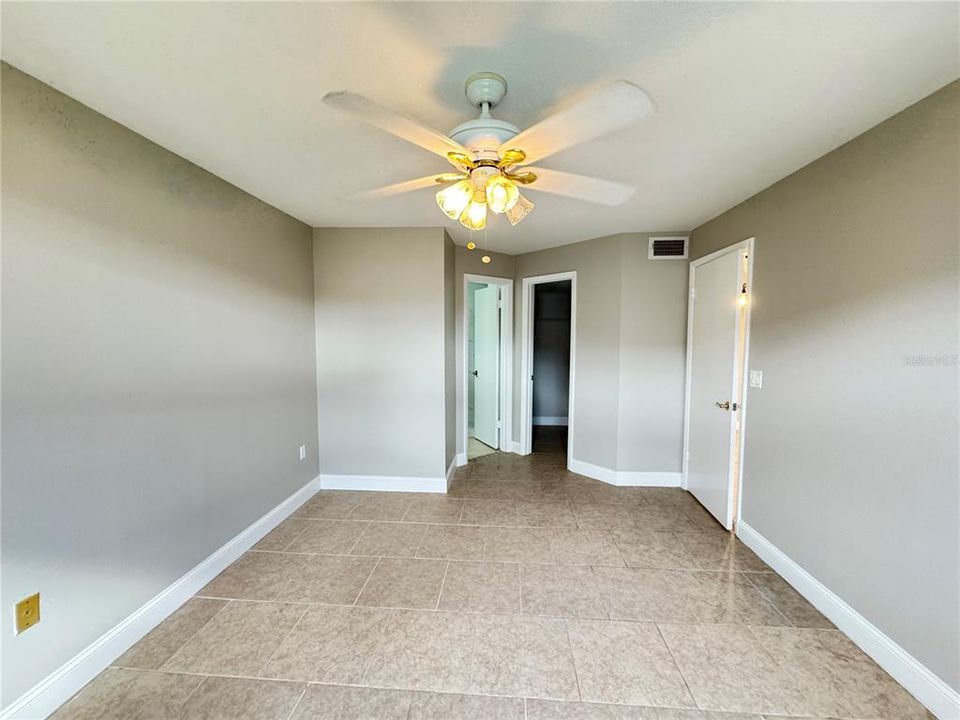 For Sale: $209,900 (2 beds, 2 baths, 937 Square Feet)