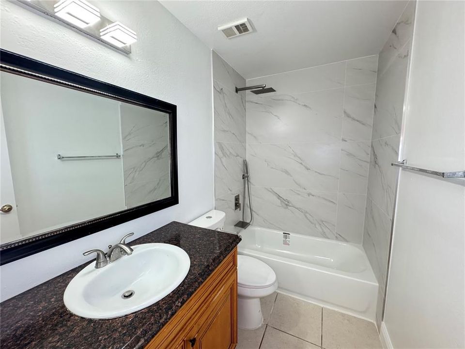 For Sale: $209,900 (2 beds, 2 baths, 937 Square Feet)