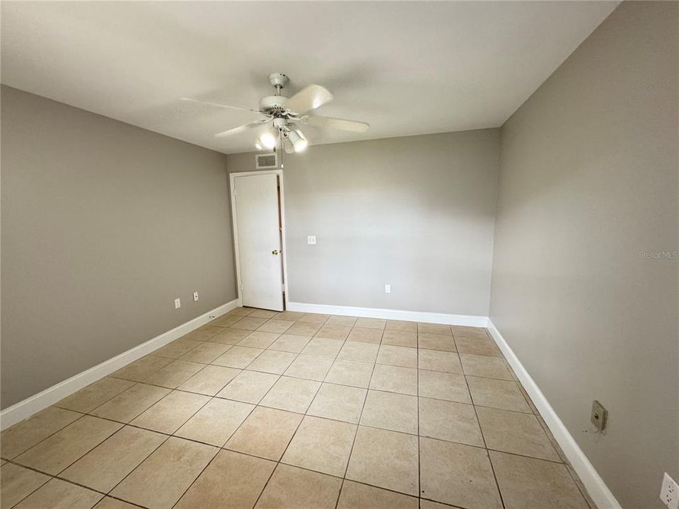 For Sale: $209,900 (2 beds, 2 baths, 937 Square Feet)