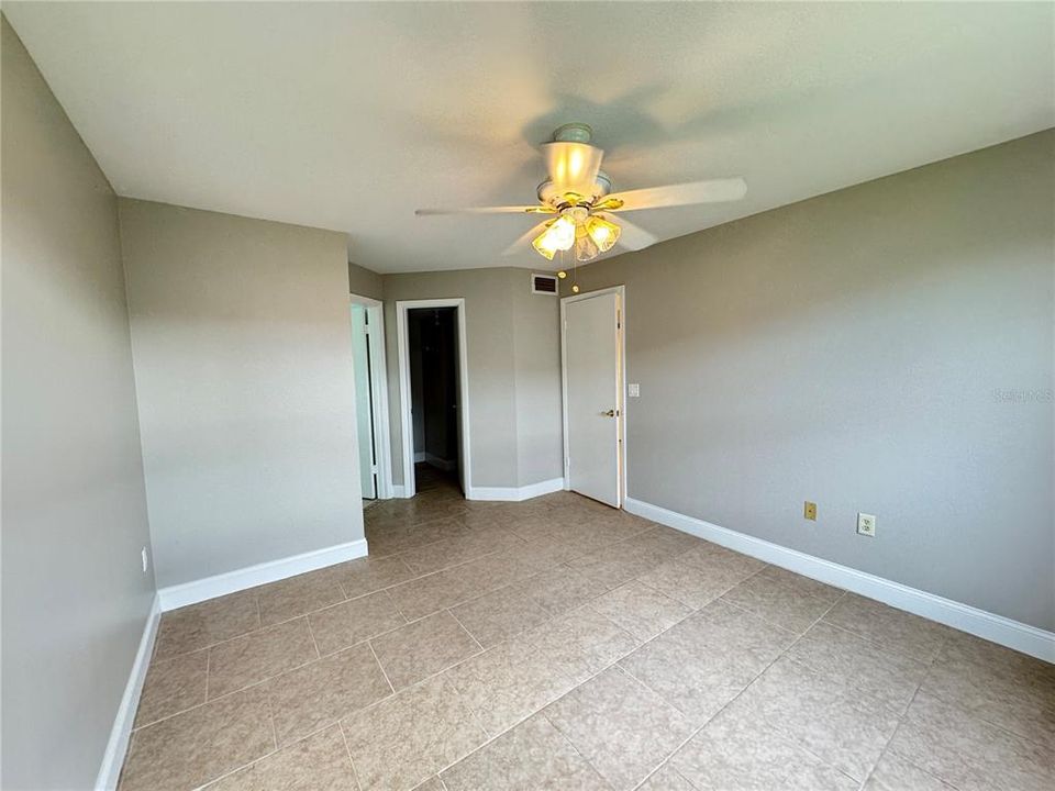 For Sale: $209,900 (2 beds, 2 baths, 937 Square Feet)