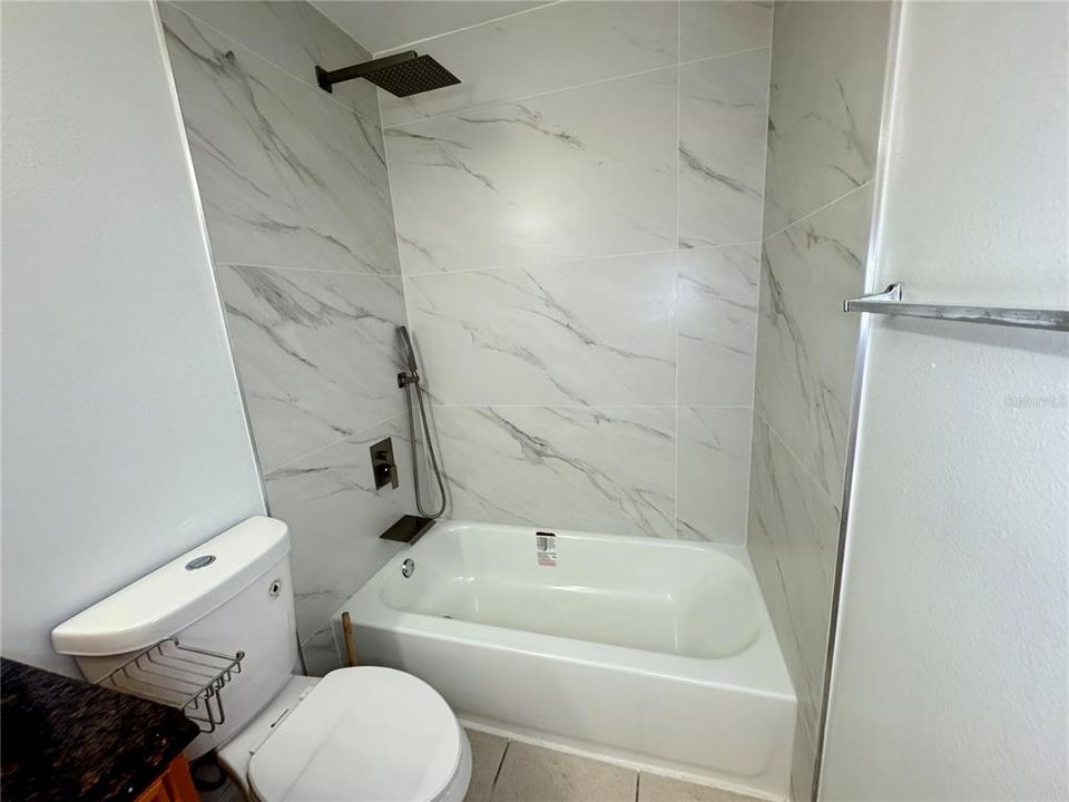 For Sale: $209,900 (2 beds, 2 baths, 937 Square Feet)