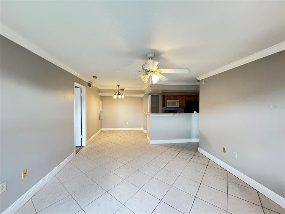 For Sale: $209,900 (2 beds, 2 baths, 937 Square Feet)