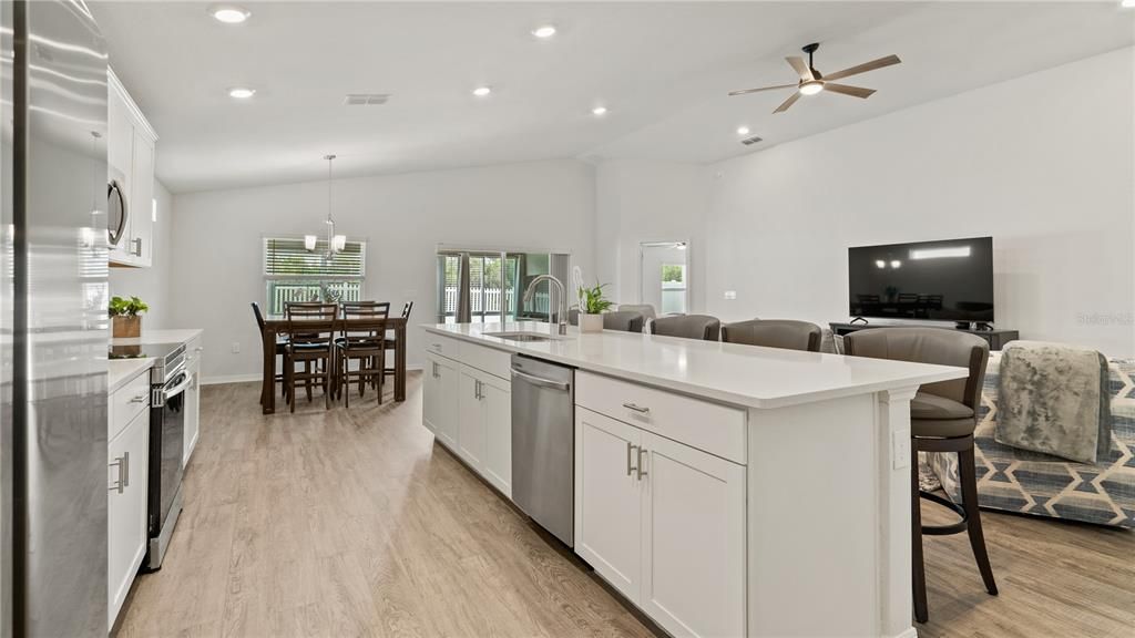 En Venta: $438,000 (4 camas, 2 baños, 2046 Pies cuadrados)