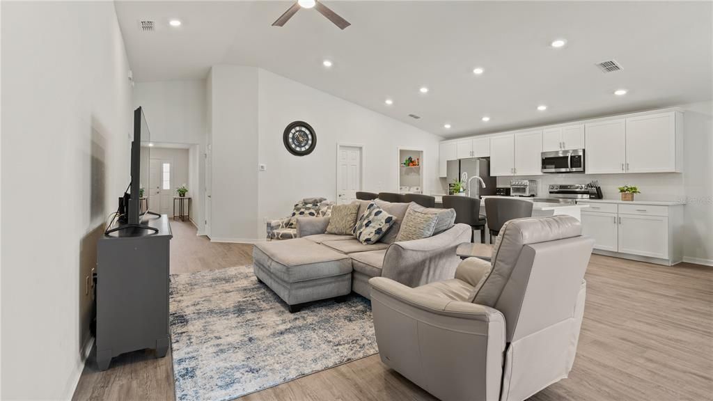 En Venta: $438,000 (4 camas, 2 baños, 2046 Pies cuadrados)