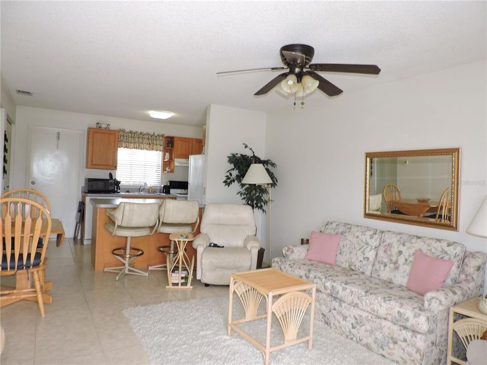 待售: $149,900 (2 贝兹, 2 浴室, 858 平方英尺)