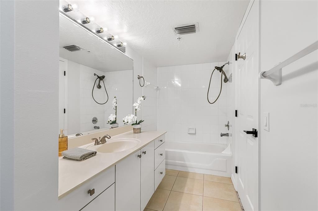 待售: $649,900 (2 贝兹, 2 浴室, 1608 平方英尺)